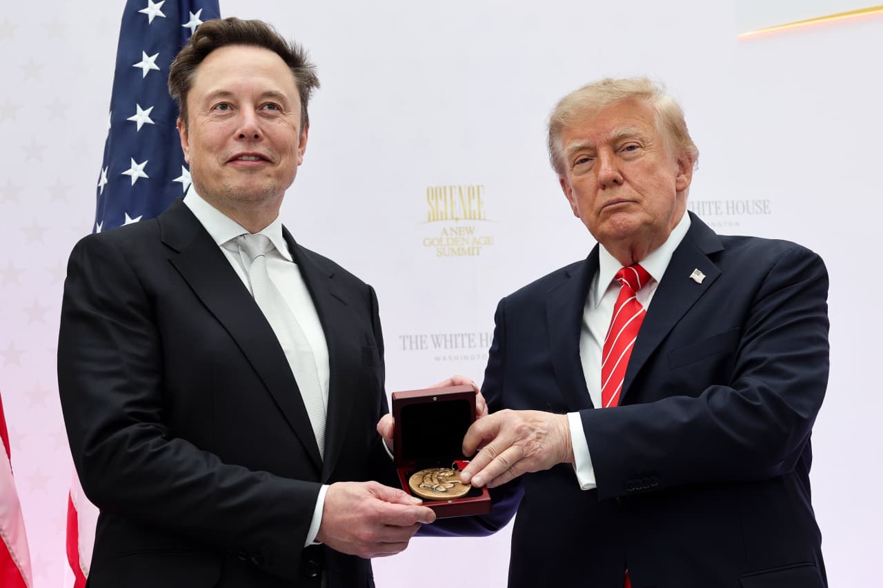 Elon Musk promised a SpaceX share to every kid in America — don’t hold your breath